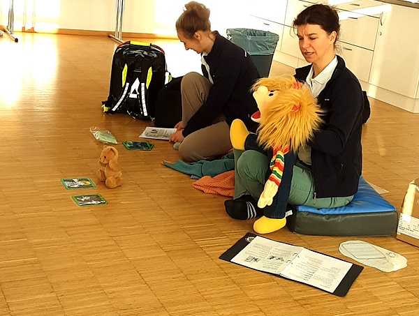 Vorschulkinder lernen Erste Hilfe im Kindergarten St. Josef