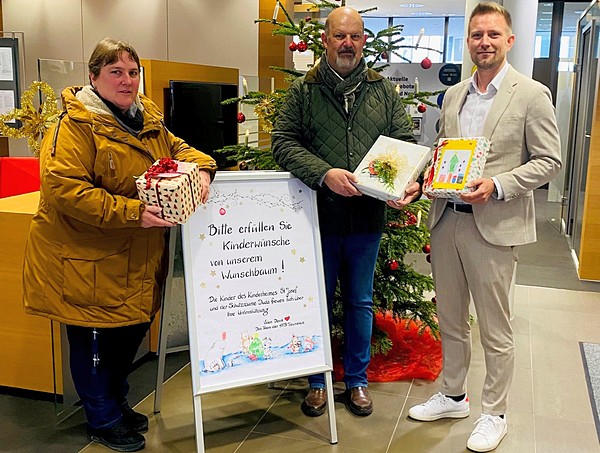 HypoVereinsbank Traunstein erfüllt Kindern Weihnachtswünsche